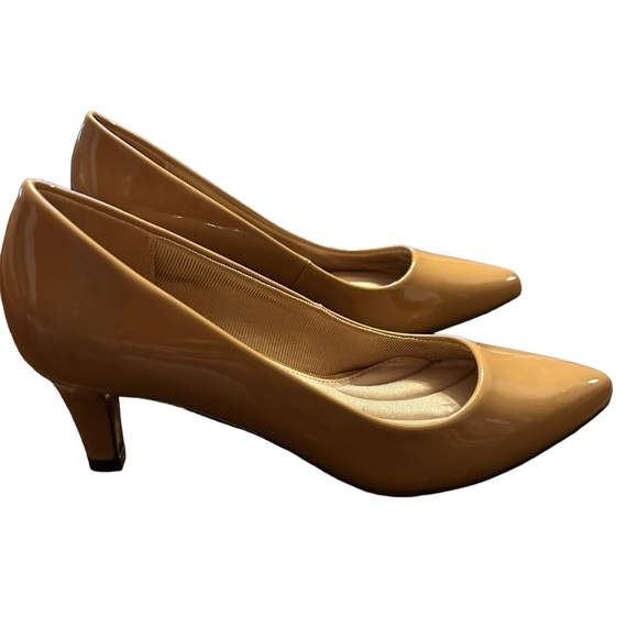 Easy Street Pointe Classic Nude Pumps Comfort Heels Kitten Heels NEW  Size 6.5 - Picture 5 of 11